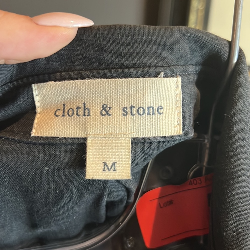 cloth & stone back split  button up top - Picture 3 of 5